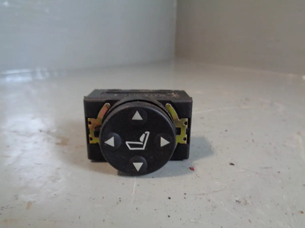 Range Rover L322 Seat Lumbar Control Switch Near Side Electric 2002 To 2006 1