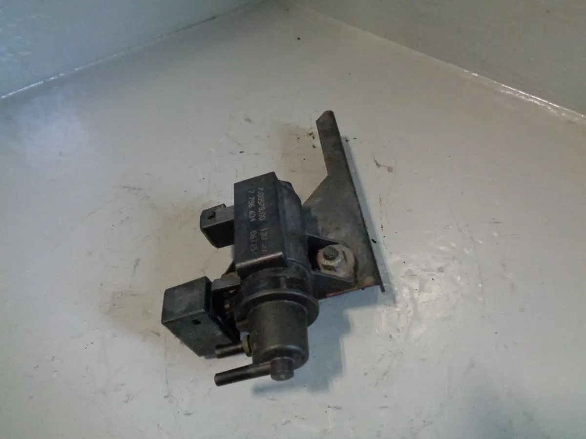 Freelander 1 Vacuum Solenoid Valve 2.0 Td4 7 796 634 With Bracket 2001 To 2006 1
