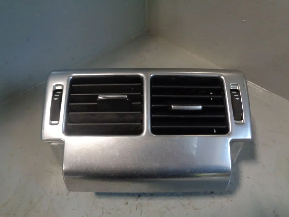 Range Rover L322 Rear Centre Console Air Vents In Silver 2006 To 2013 1