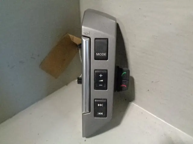Steering Wheel Audio Phone Controls Xpd500800 Discovery 3 Range Rover Sport 1