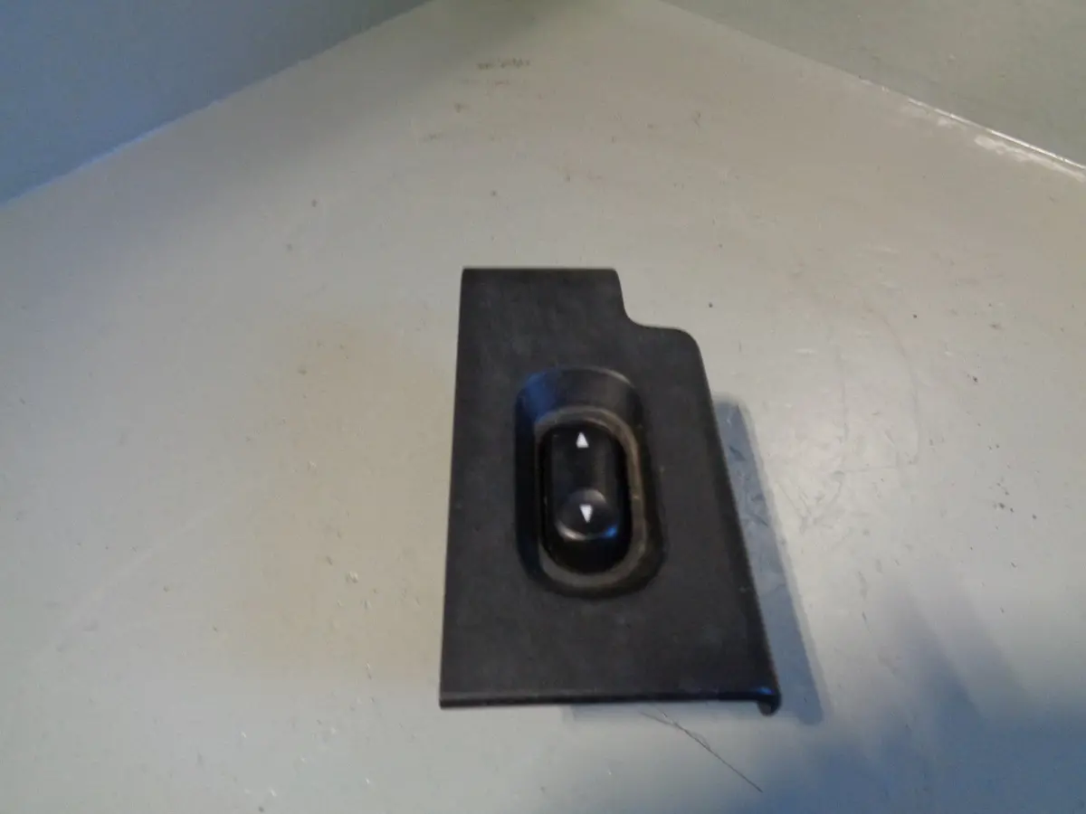 Freelander 1 Window Switch Near Side Rear Land Rover 2004 To 2006 1