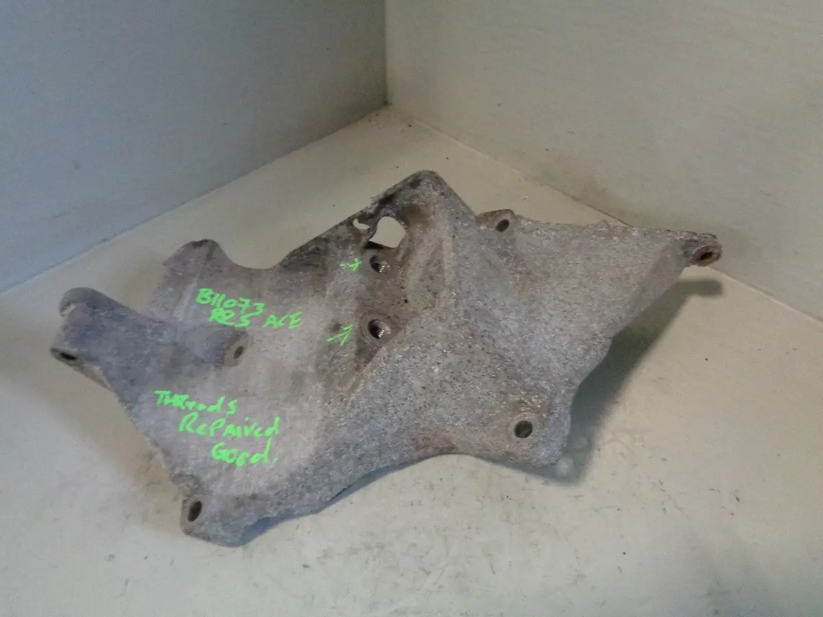 Range Rover Sport Alternator Mounting Bracket With Ace Ylu500390 2.7 Tdv6 B11073 1