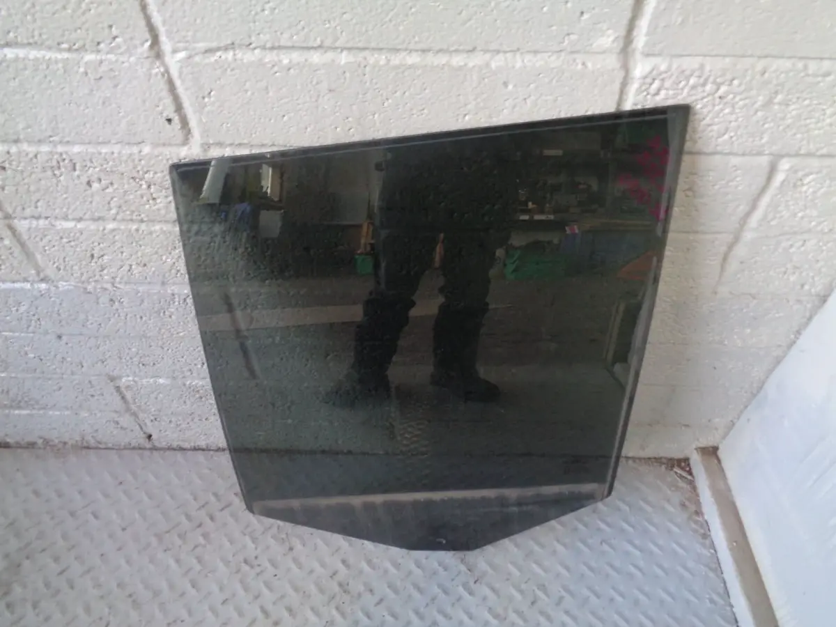 Range Rover L322 Window Glass Near Side Rear Tinted 2002 To 2012 L18094 1
