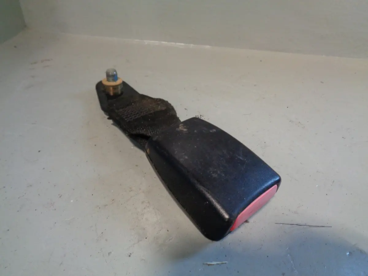 Freelander 1 Seat Belt Buckle Centre Rear Land Rover 1998 To 2006 1