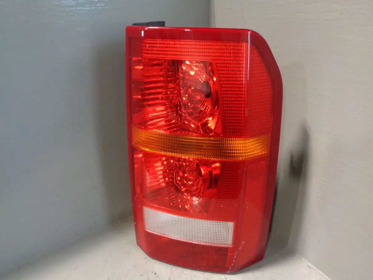 Discovery 3 Tail Light Cluster Off Side Rear Xfb000563 2004 To 2009 25112 1