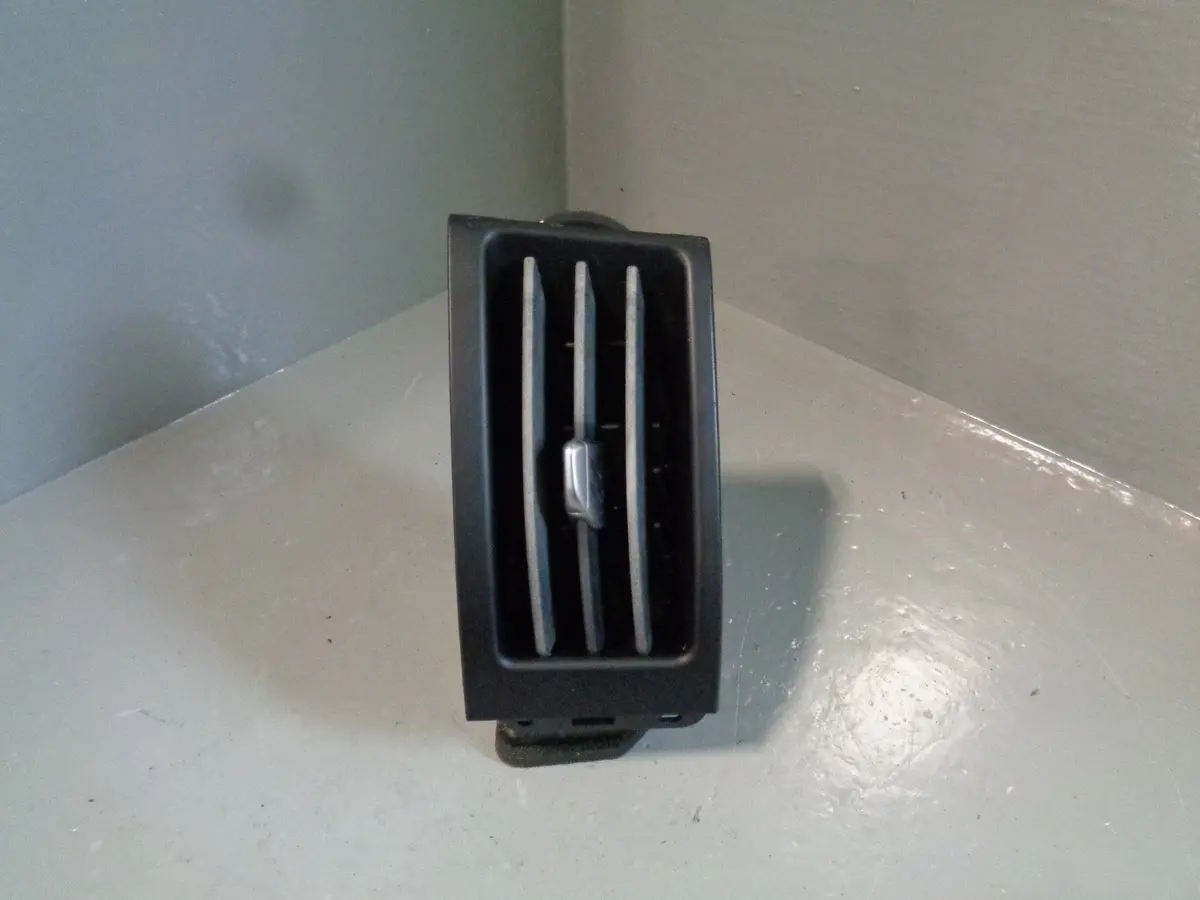 Freelander 2 Air Vent Near Side Outer Dashboard Land Rover 2006 To 2011 1