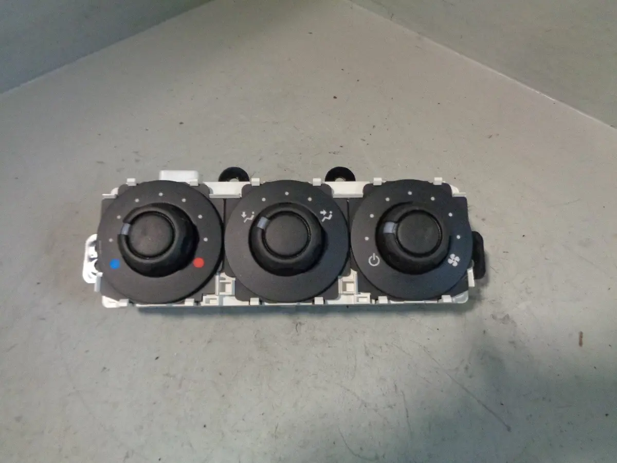 Discovery 3 Heater Control Panel Rear Jfc000694pvj Land Rover 2004 To 2009 1