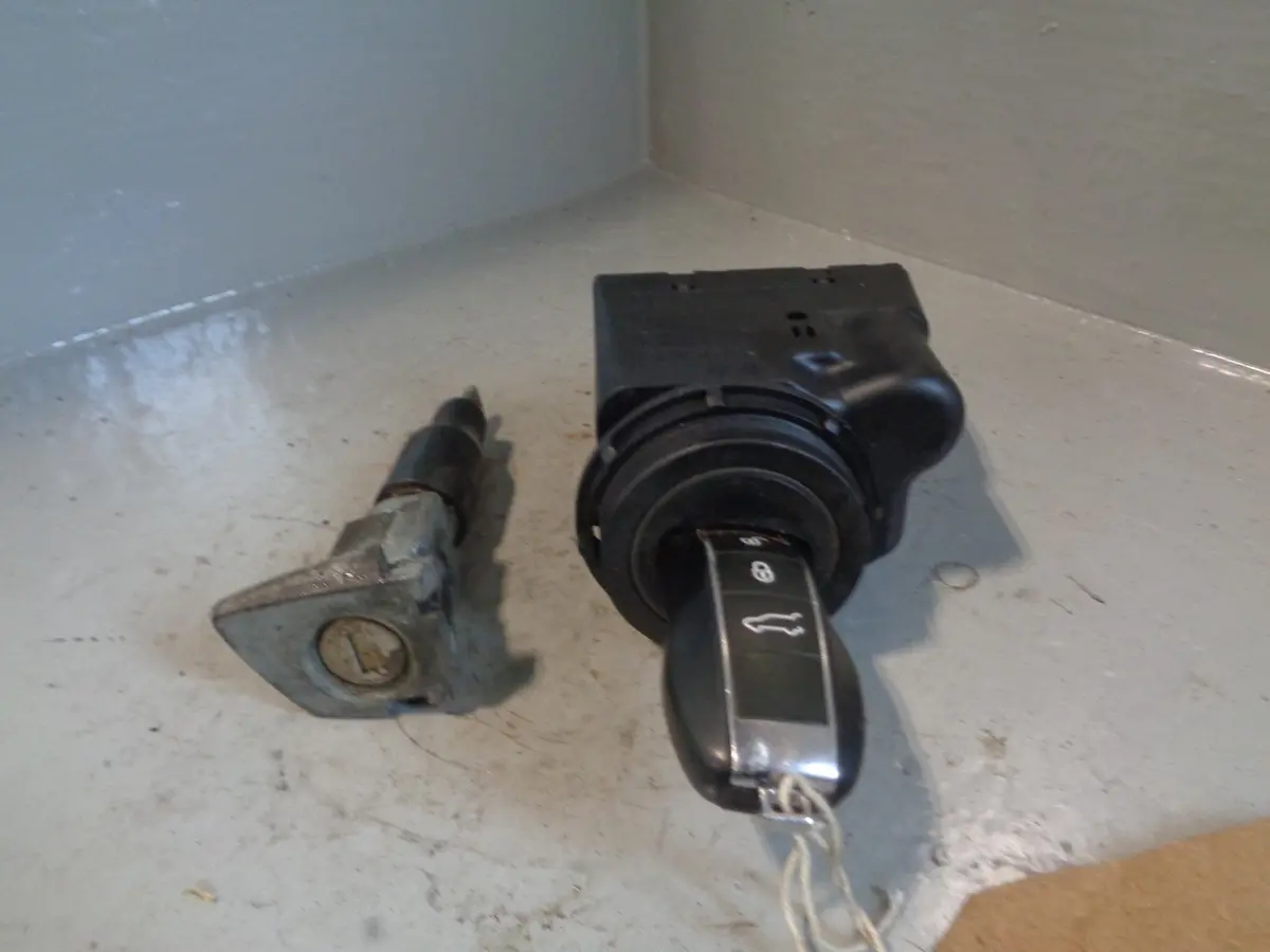 Porsche Cayenne 958 92A Ignition Barrel With 1 Key With Door Lock 2011 To 2018 1