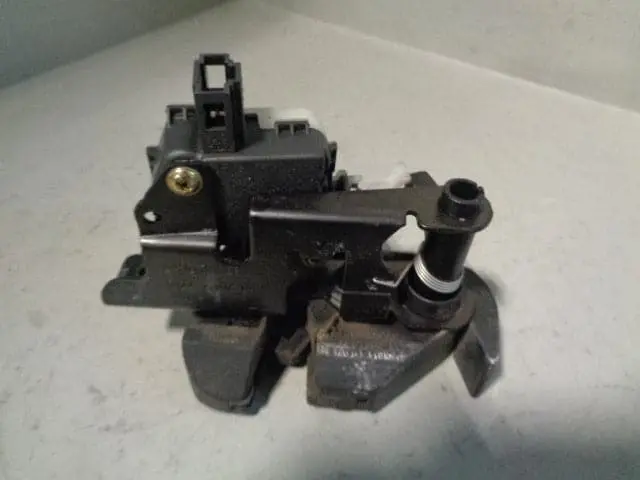 Range Rover L322 Tailgate Lock Actuator Solenoid Lower Left 2002 To 2010 1