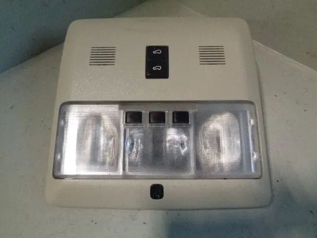 Discovery 3 Interior Light Front With Sunroof Switch Land Rover Xde500102lum 1