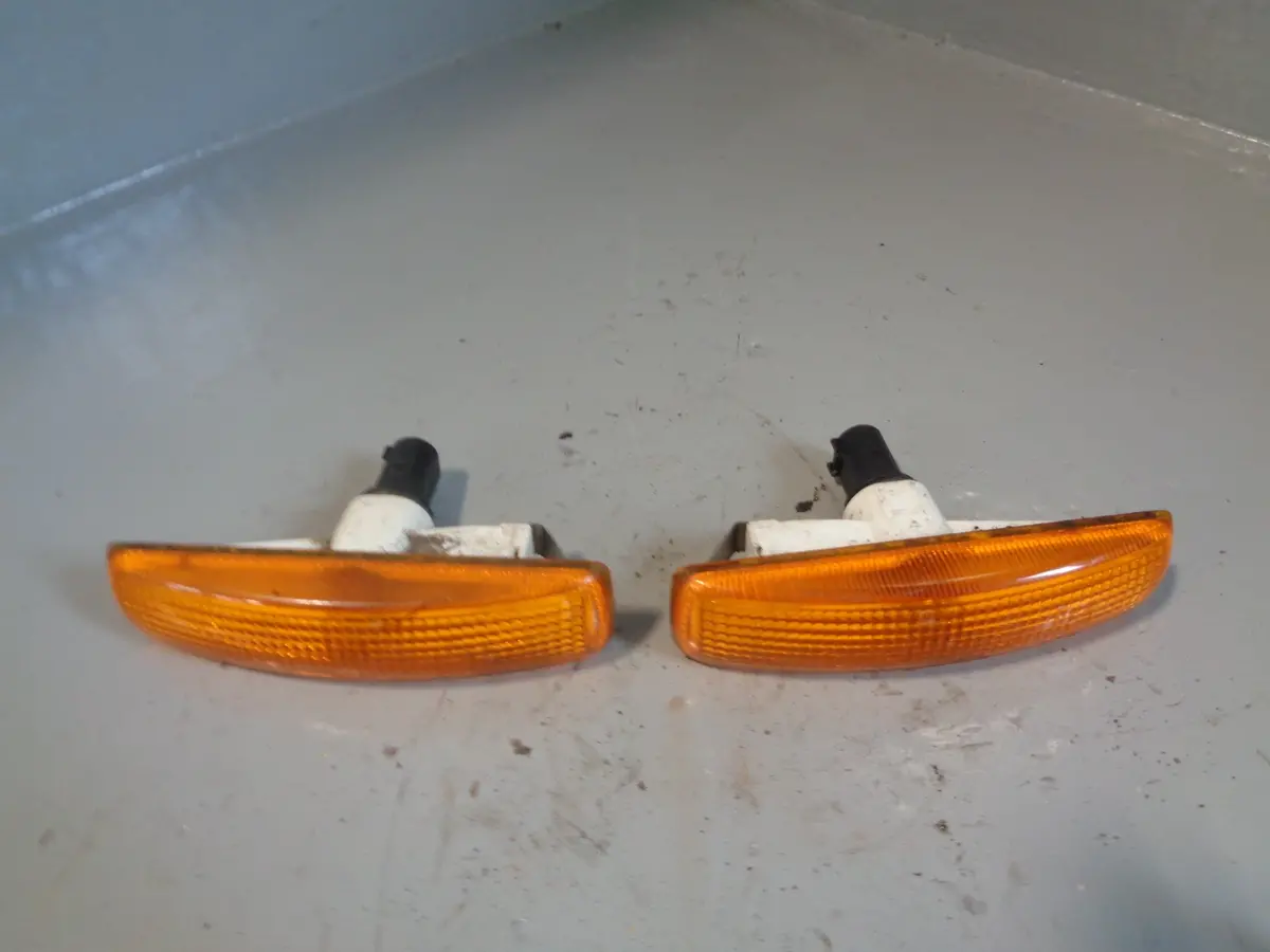 Discovery 3 Indicator Side Repeaters For Wings Pair Land Rover 2004 To 2009 1