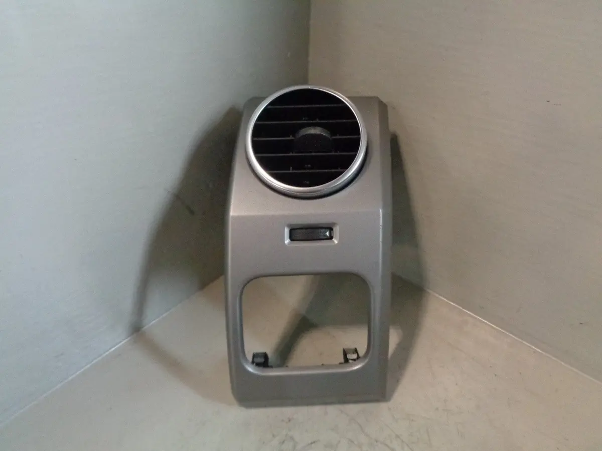 Discovery 3 Air Vent And Housing Off Side In Silver Land Rover 2007 To 2009 1