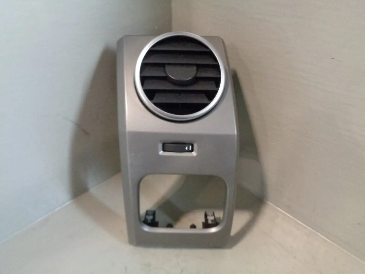 Discovery 3 Air Vent And Housing Near Side In Silver Land Rover 2007 To 2009 1