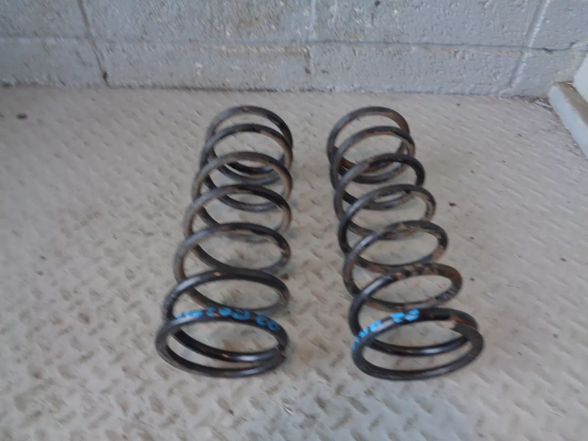 Discovery 2 Front Coil Springs Pair Of Td5 And V8 Land Rover 1998 To 2004 1