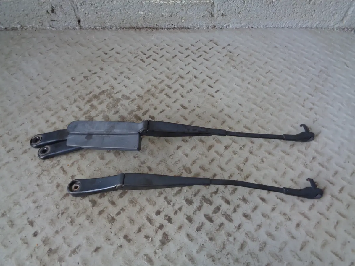 Porsche Cayenne 958 92A Windscreen Wiper Arms Pair 2011 To 2018 1