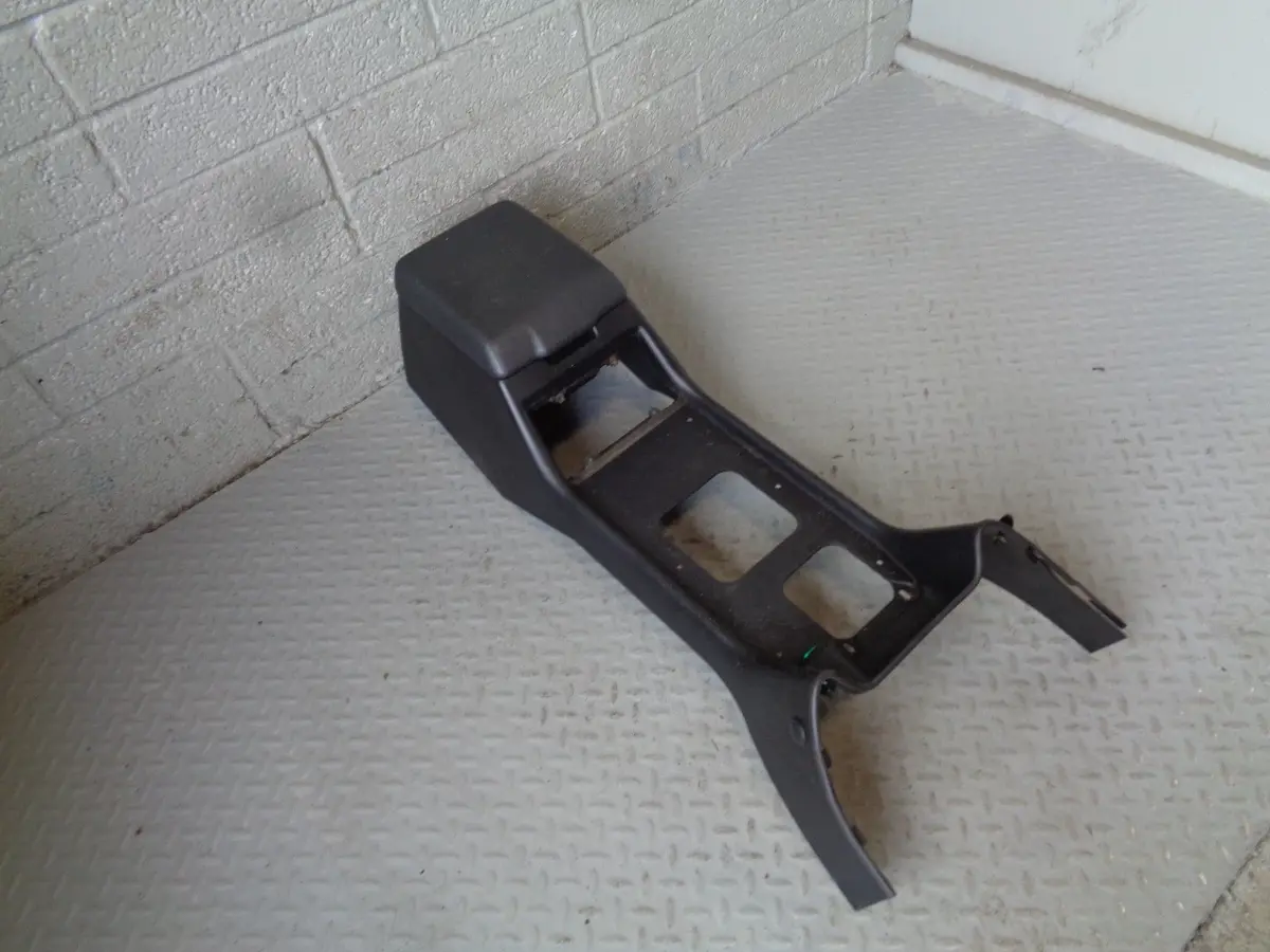 Discovery 2 Centre Console Arm Rest Black Manual Land Rover 2002 To 2004 R19034 1