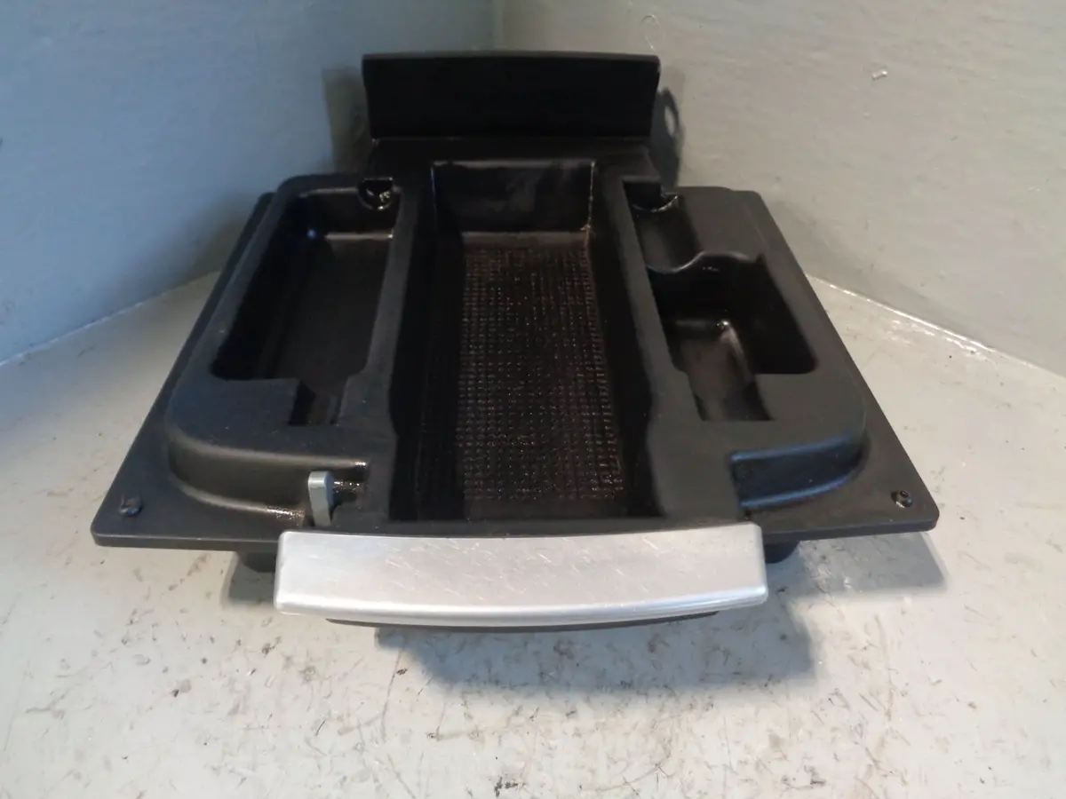 Range Rover L322 Centre Console Lid With Release Catch 2006 To 2012 1