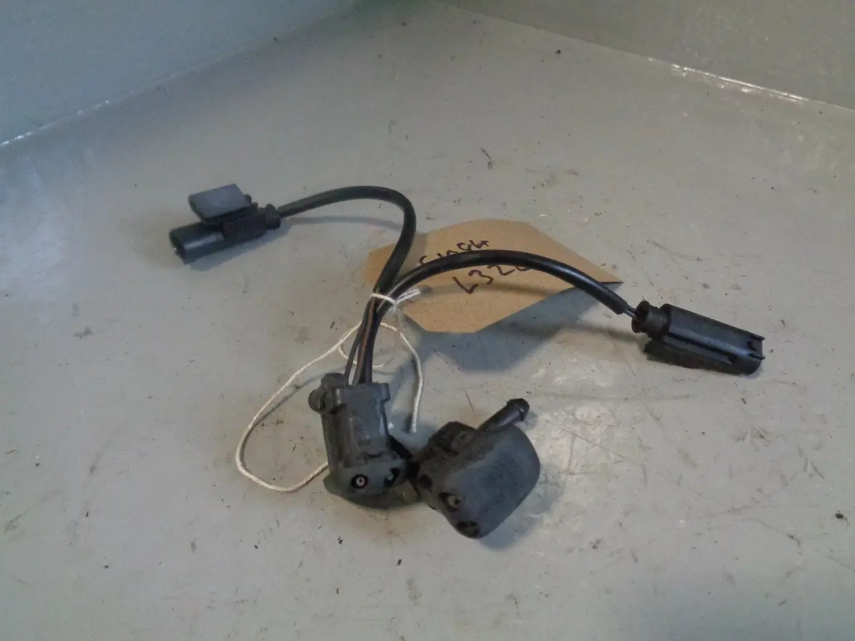 Range Rover L322 Washer Jets Windscreen Washers Heated Pair Of 2002 To 2012 1