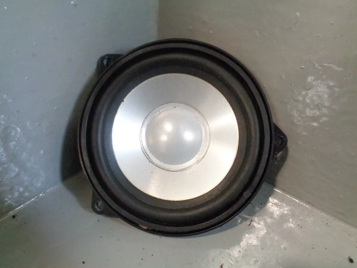 Range Rover L322 D Pillar Rear Speaker Xqm000400 Left Or Right 2002 To 2006 1