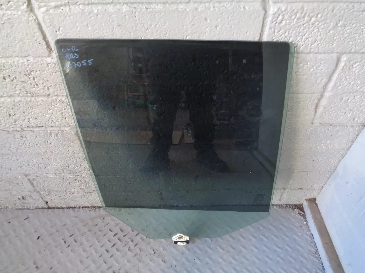 Range Rover Sport Glass Rear Door Window Off Side Tinted 2005 To 2013 L07055 1