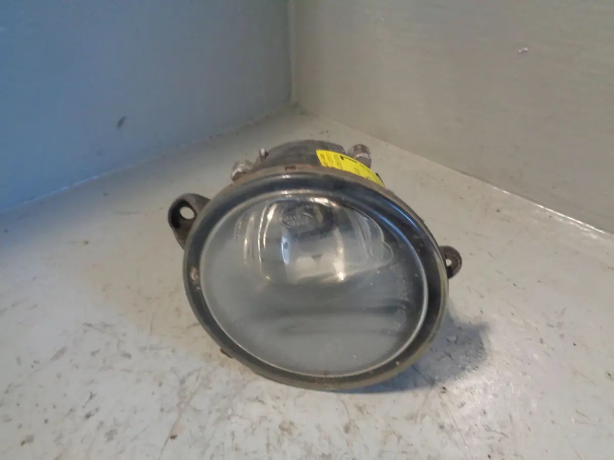 Range Rover L322 Fog Light Near Side Front Xh22-15K201-Ba 2006 To 2009 1