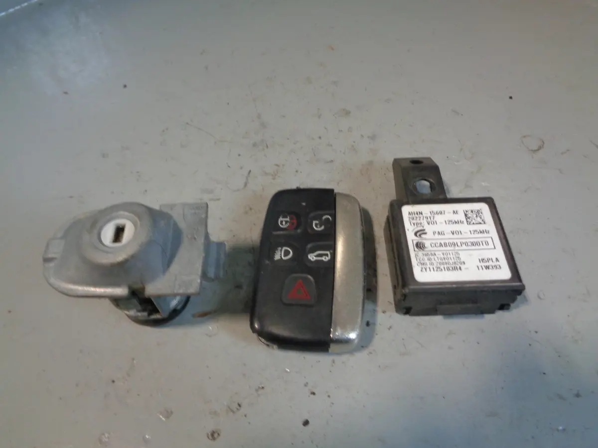 Discovery 4 Key Remote And Blade With Door Lock Land Rover 2009 To 2014 K18035 1