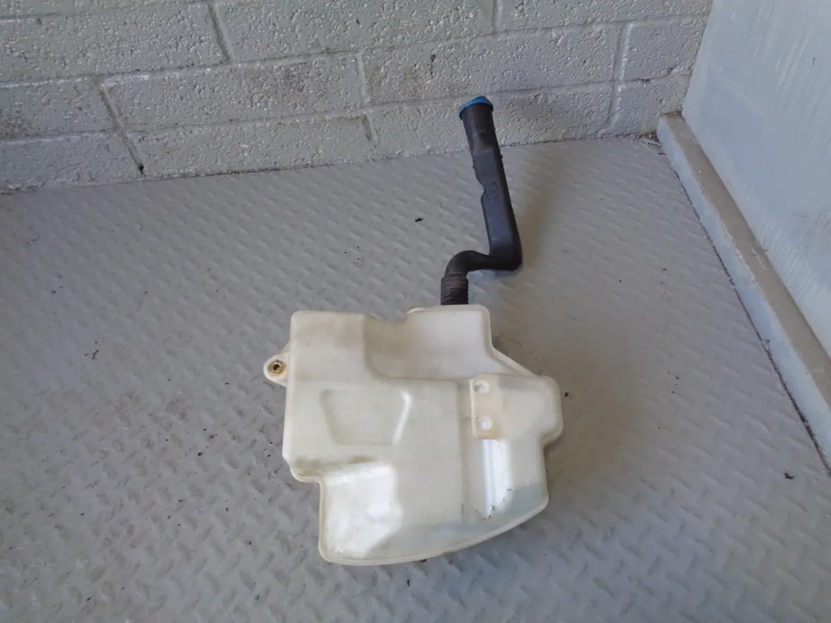 Discovery 4 Washer Bottle With 2 Pumps Ah22-17A645-Ad Land Rover 2009 To 2016 1