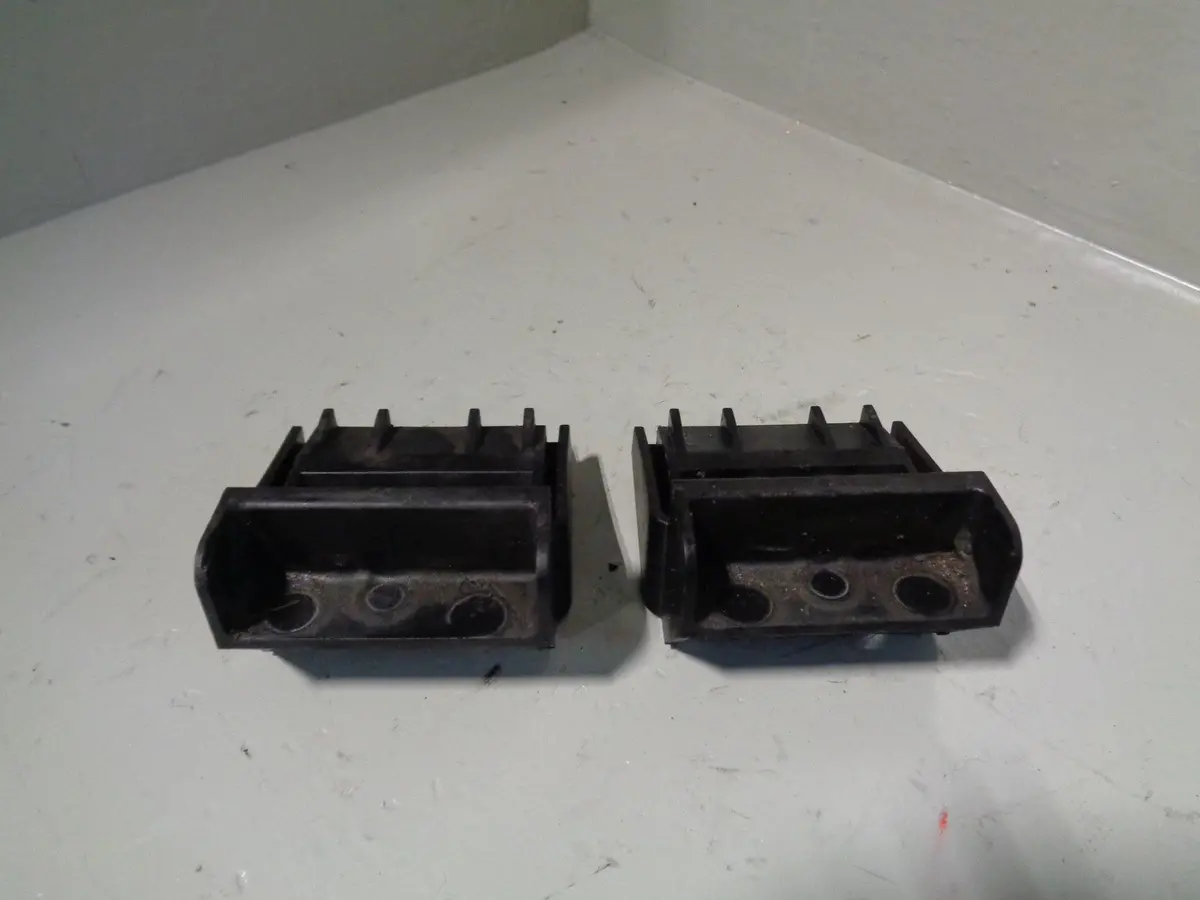 Range Rover L322 Radiator Mount Brackets Pair Of 3.6 Tdv8 2006 To 2009 1