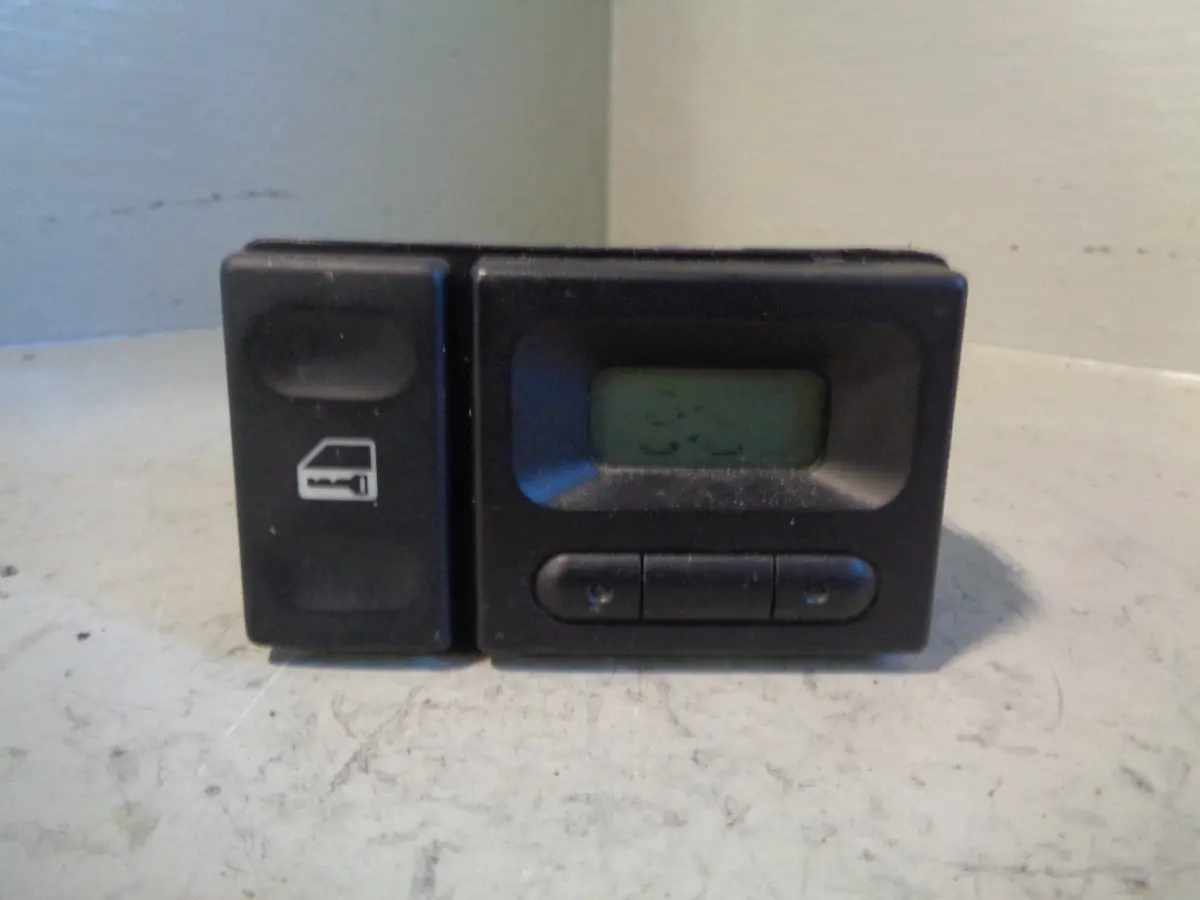 Discovery 2 Clock Central Locking Button Black Yfb100500puy 2002 To 2004 1