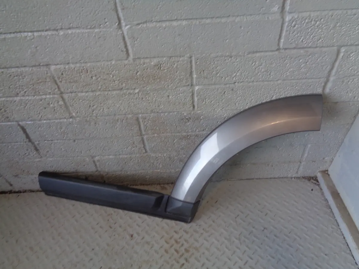 Discovery 4 Door Wheel Arch Trim Near Side Rear Stornoway Grey Land Rover L24025 1