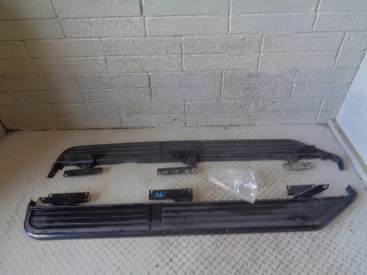 Discovery 3 4 Side Steps Pair Of Black Land Rover 2004 To 2014 L24025 1