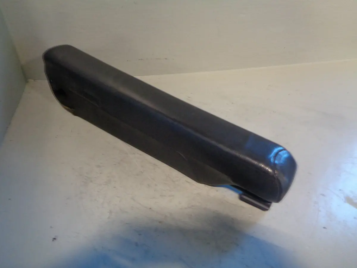Discovery 2 Armrest Black Off Side Right Driver Seat Land Rover R08113 1