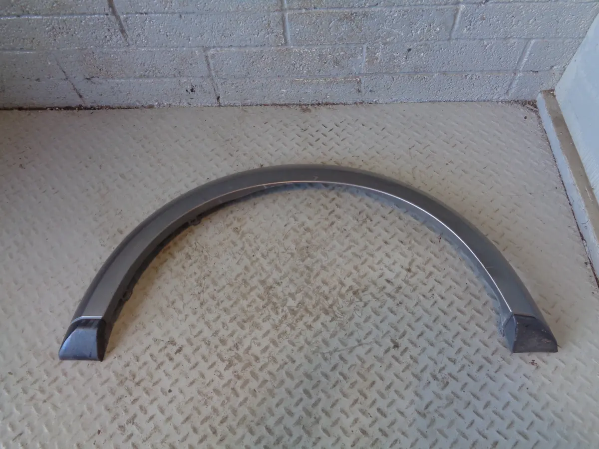 Discovery 4 Wheel Arch Trim Front Right Stornoway Grey Land Rover 2009 To 2016 1