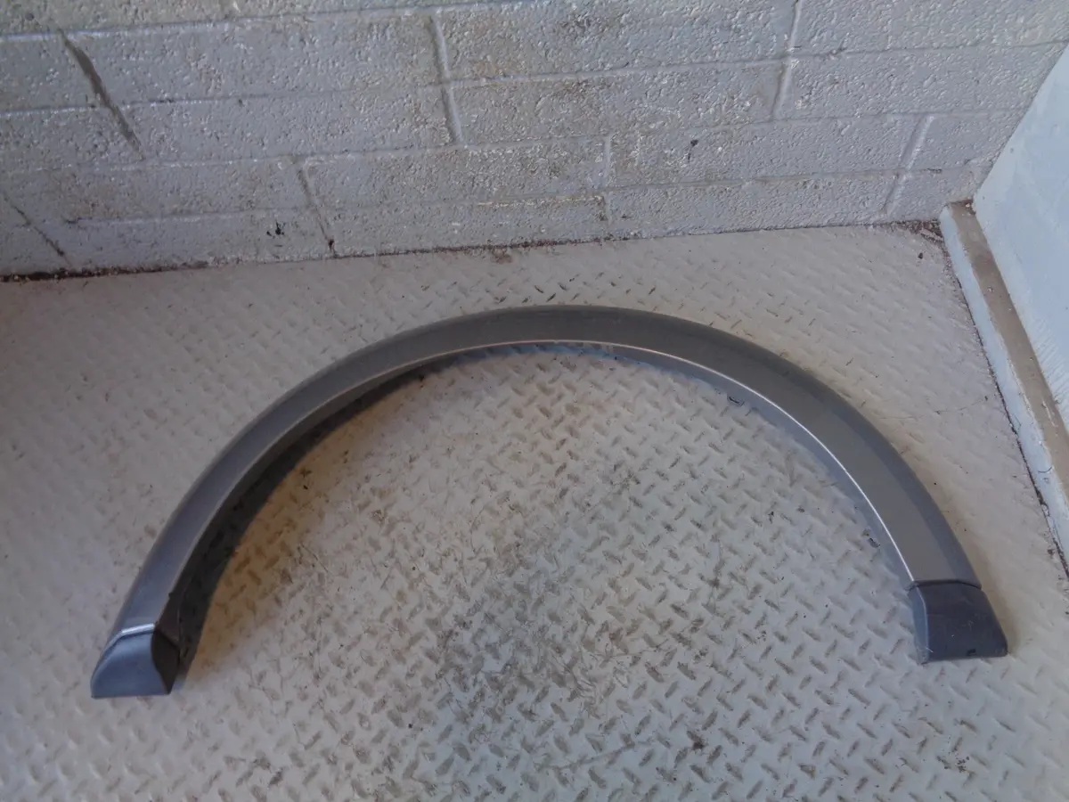 Discovery 4 Wheel Arch Trim Front Left Stornoway Grey Land Rover 2009 To 2016 2