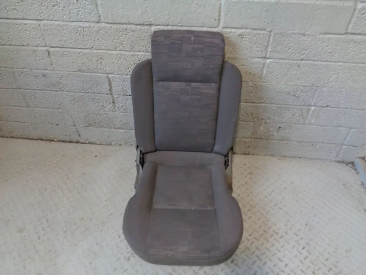 Discovery 2 Dickie Seat Grey Cloth 3Rd Row Near Side Land Rover 01100B 1