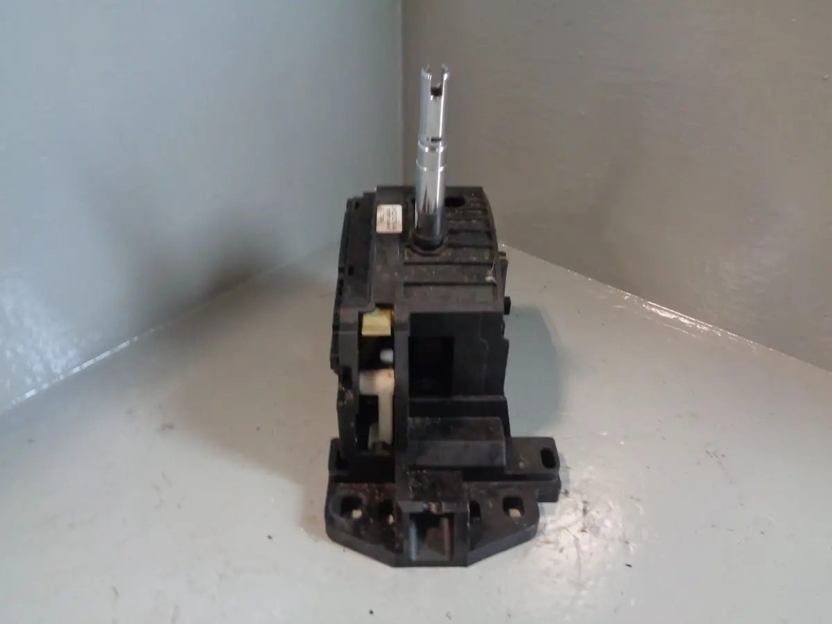 Discovery 3  Automatic Gear Selector Land Rover 6H22-7Z370-Aa No Knob Or Cable 1