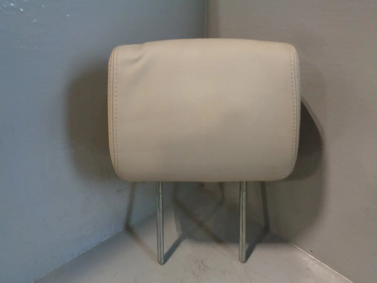 Range Rover Sport Headrest Front Off Side Ivory Leather L320 Facelift L07025 1