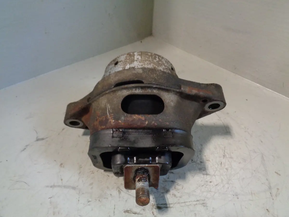 Range Rover L322 Engine Mount Bracket Kkb500740 3.6 Tdv8 2005 To 2013 1