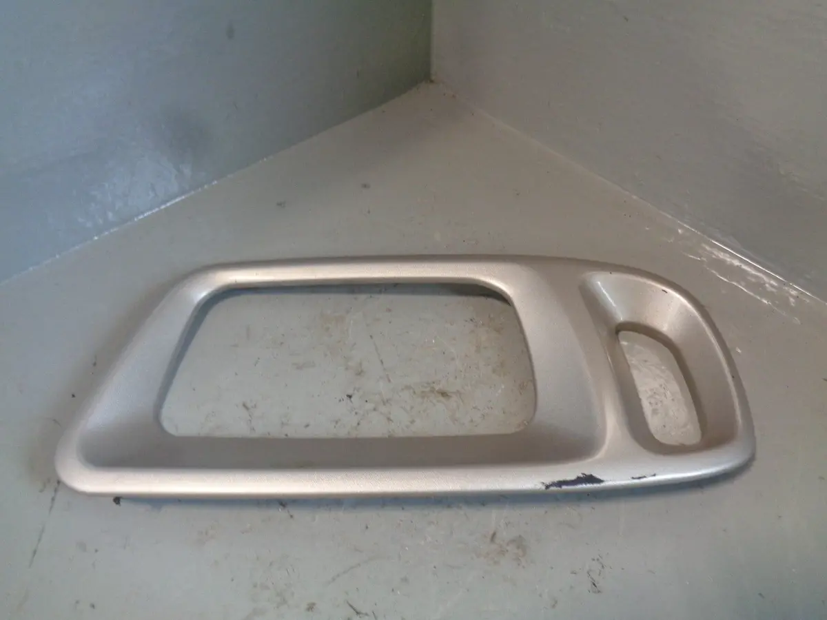 Discovery 2 Fog Light Bezel Front Bumper Off Side Land Rover 1998 To 2002 1