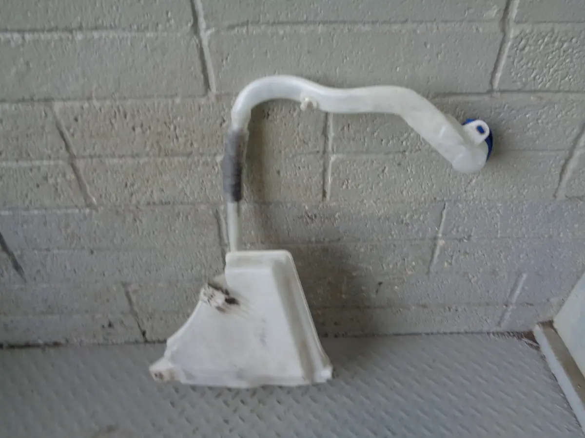 Porsche Cayenne 958 92A Windscreen Washer Tank Reservoir With Pump And Neck 1