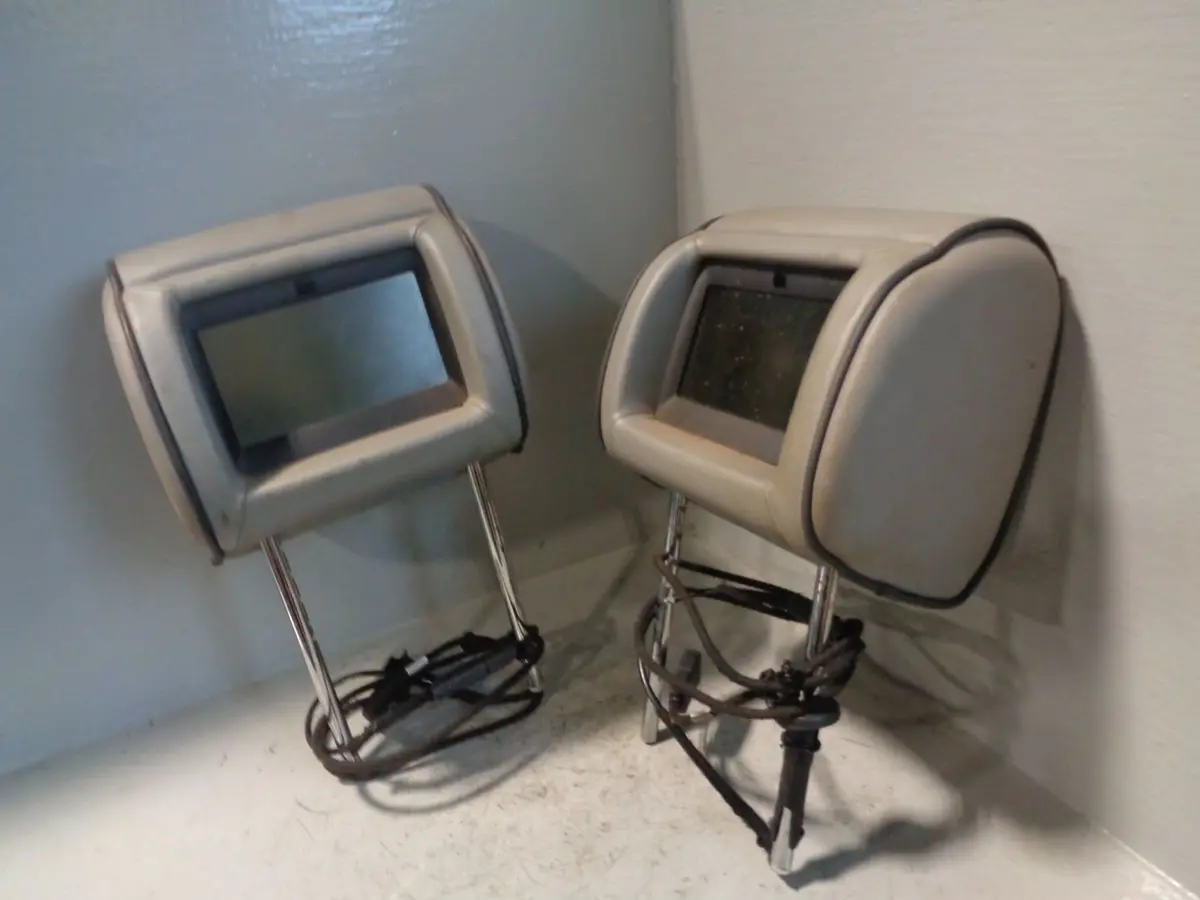 Range Rover L322 Headrests Pair Front With Screens Rear Facing Grey 2006 To 2009 1
