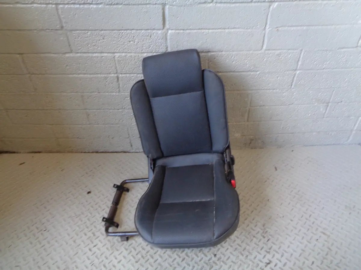 Discovery 2 Dickie Seat Black Leather 3Rd Row Off Side Land Rover 1998 To 2004 1