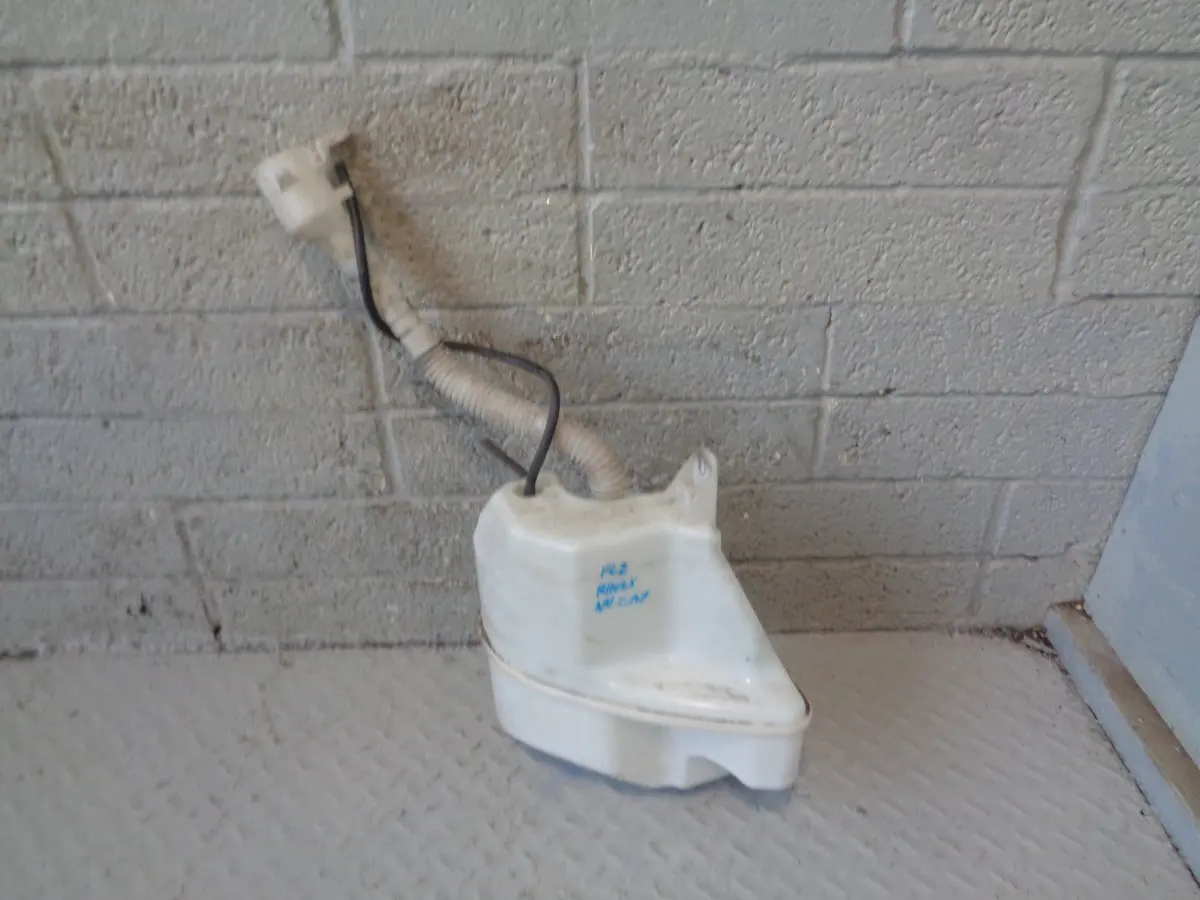 Freelander 2 Washer Bottle Windscreen Two Pump Land Rover 2006 To 2015 No Cap 1