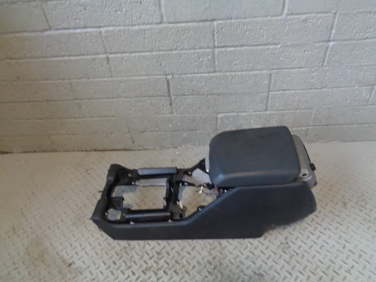 Range Rover L322 Centre Console Arm Rest In Black Leather 2002 To 2006 R22113 1