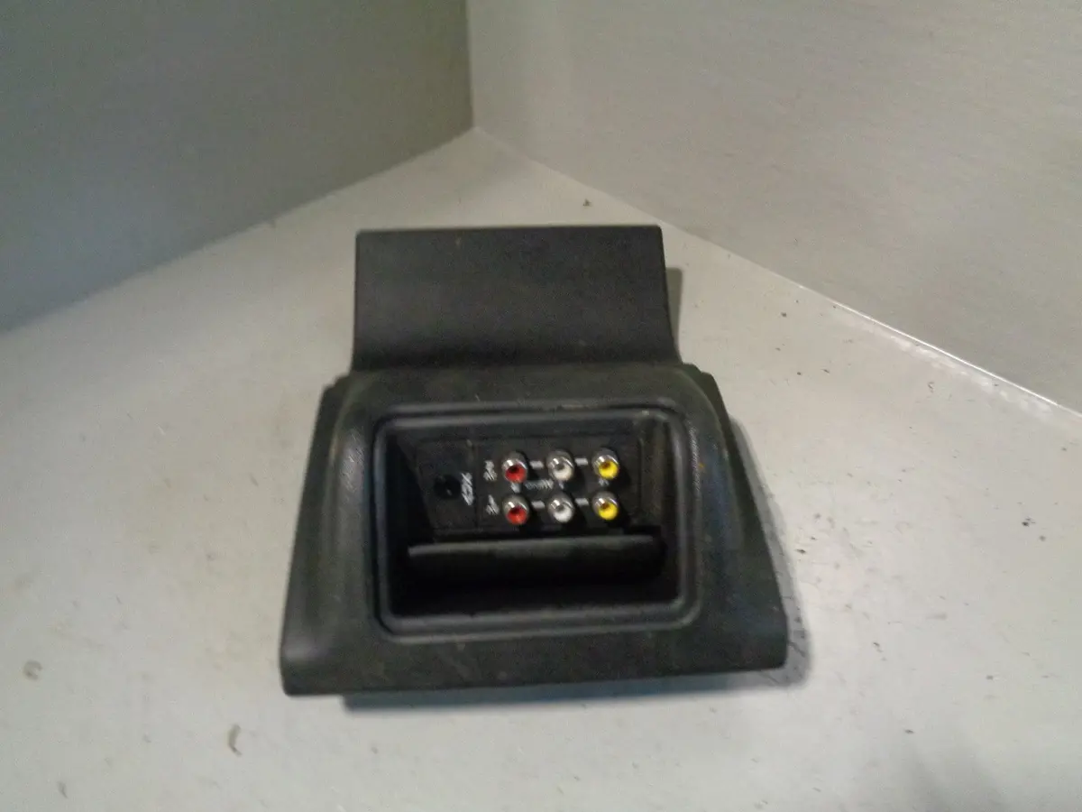 Range Rover L322 Centre Console Rear Av Ports Sockets 2002 To 2009 1