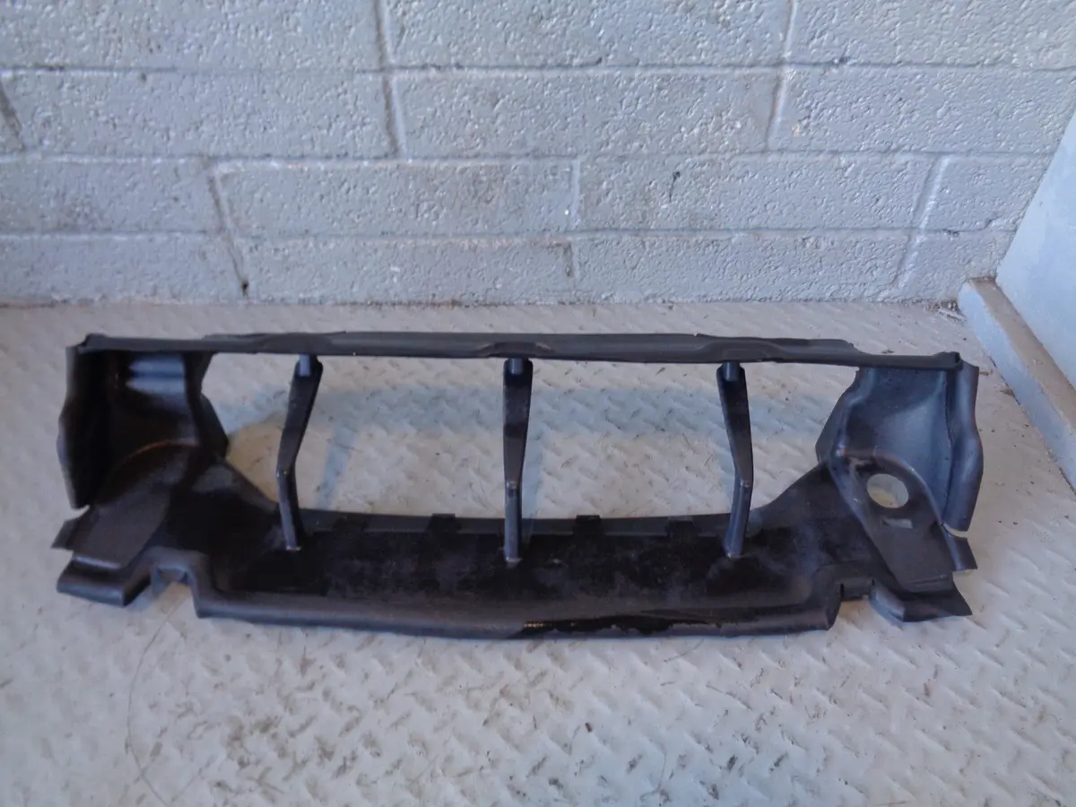 Range Rover L322 Radiator Lower Air Duct 4.4 Tdv8 Ah42-19E525-Fb 2010 To 2013 1