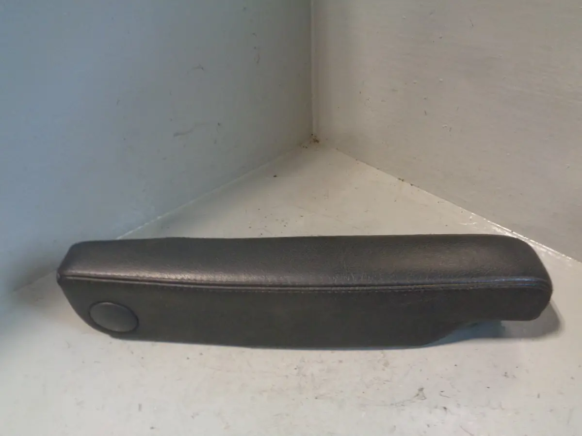 Discovery 3 Armrest Near Side Drivers Black Land Rover 2004 To 2009 K16028 1