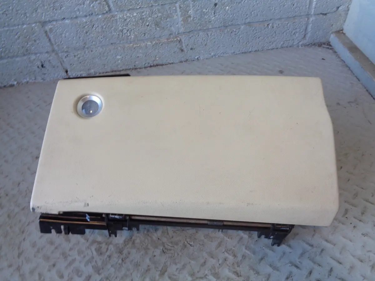 Range Rover L322 Glove Box Lower In Ivory Ffb500910 2009 To 2012 R24025 1