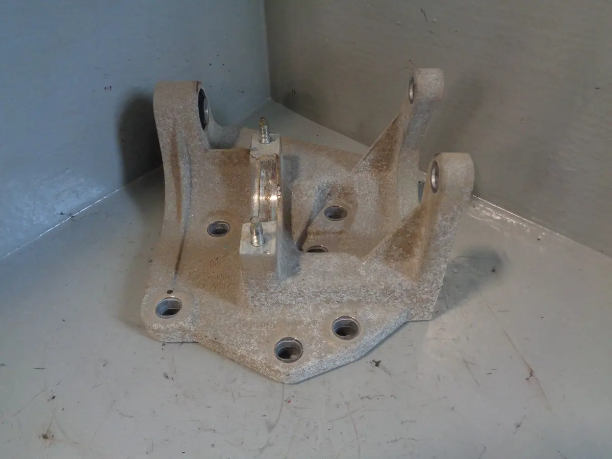 Range Rover Evoque Driveshaft Mount Bracket Ej32 4H470 Ad L538 2011 To 2018 1
