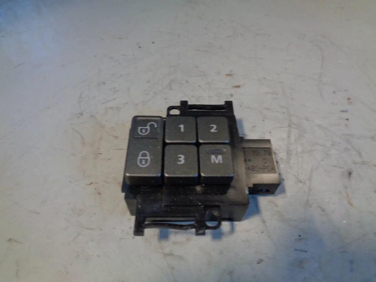 Discovery 4 Off Side Front Door Lock Switch Ah22-14017 Aa Land Rover 1